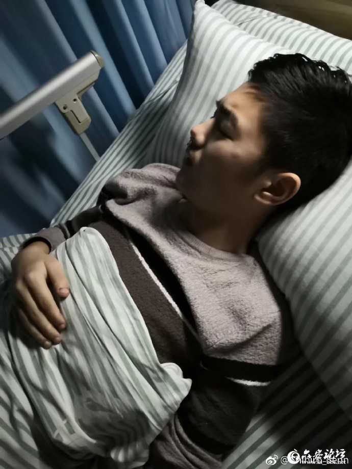 a29eb33bly1g1qgla9z83j20u0140dm8.jpg