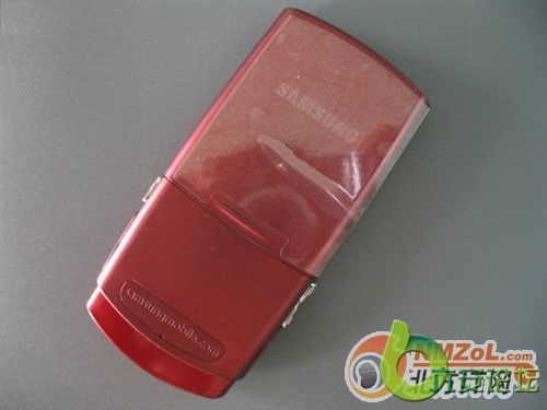 红色的